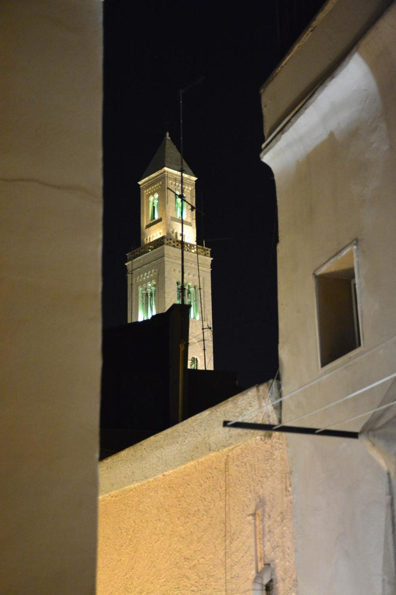 Casa Chloe - Vicino Al Porto E Basilica San Nicola Appartement Bari Buitenkant foto