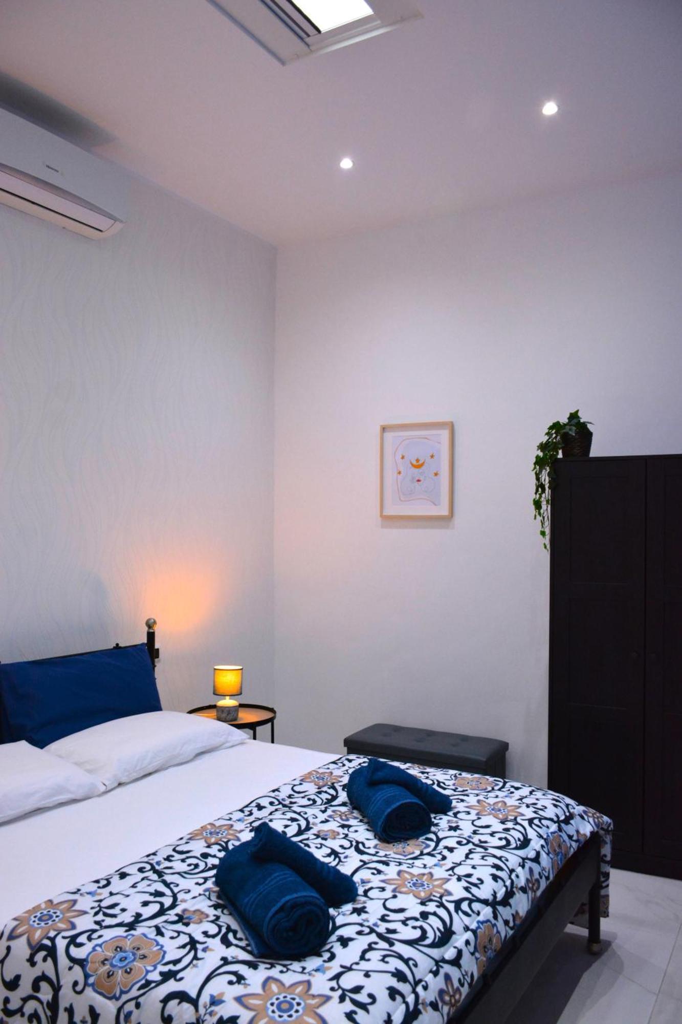 Casa Chloe - Vicino Al Porto E Basilica San Nicola Appartement Bari Buitenkant foto