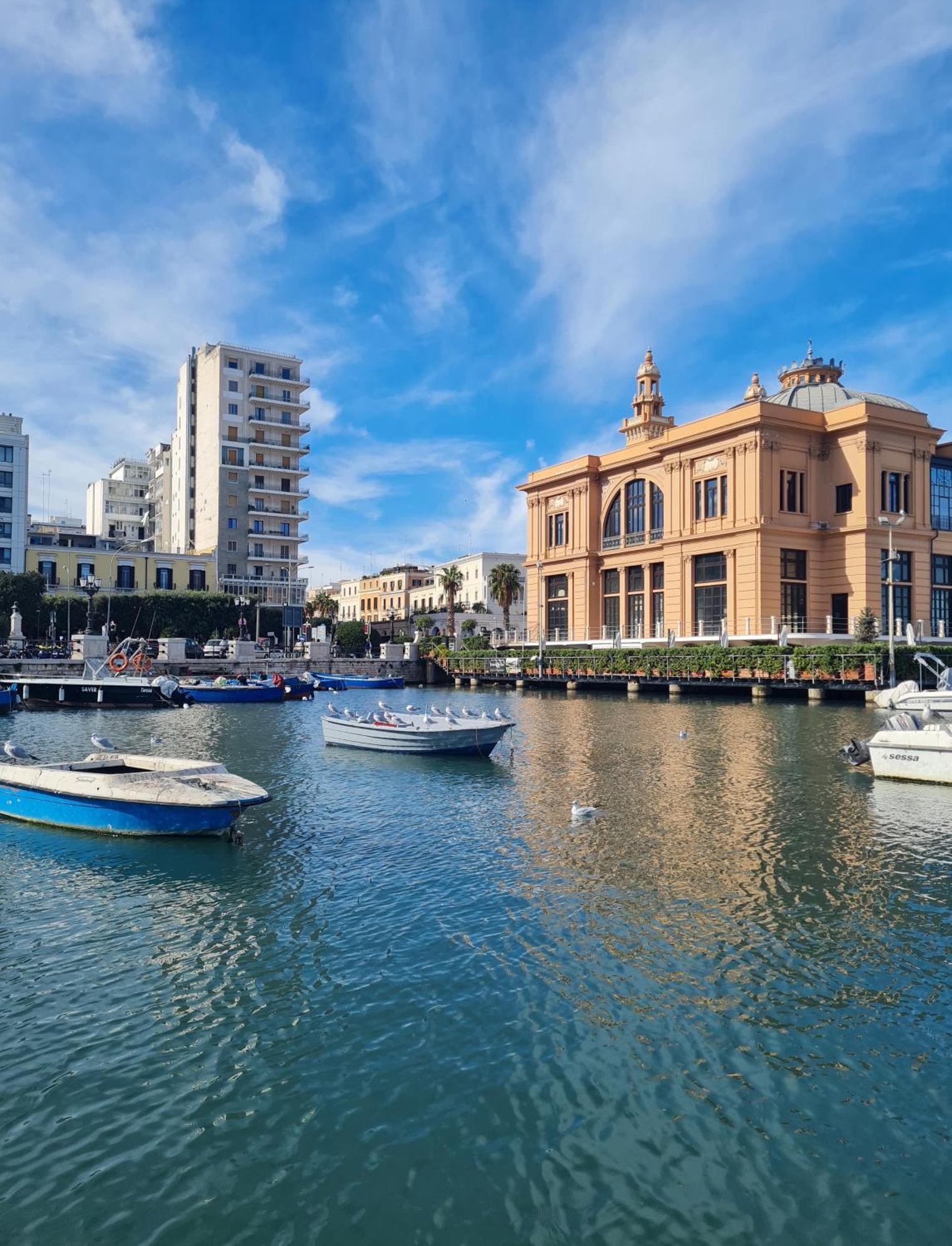 Casa Chloe - Vicino Al Porto E Basilica San Nicola Appartement Bari Buitenkant foto