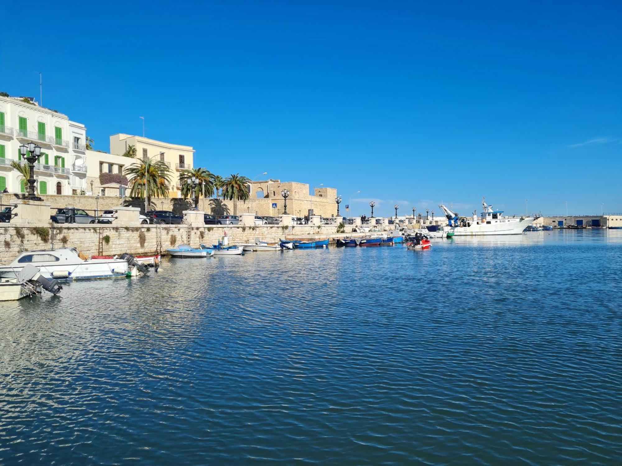 Casa Chloe - Vicino Al Porto E Basilica San Nicola Appartement Bari Buitenkant foto