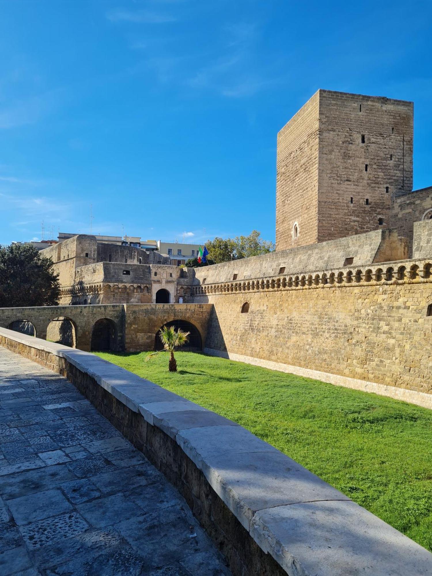 Casa Chloe - Vicino Al Porto E Basilica San Nicola Appartement Bari Buitenkant foto